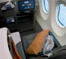 Singapore Airlines Boeing 737 MAX 8 photo