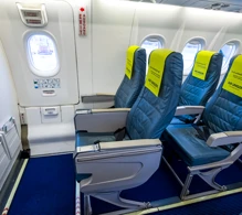 AIR UNIQON De Havilland Q400 photo