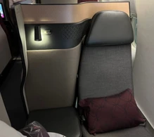 Qatar Airways Boeing 777-200LR V.1 photo