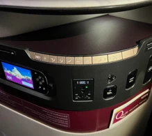 Qatar Airways Boeing 777-200LR V.1 photo