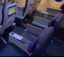 United Boeing 787-8 photo