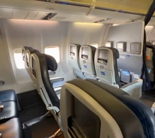 United Boeing 737-700 photo