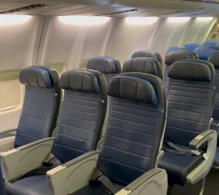 United Boeing 737-700 photo